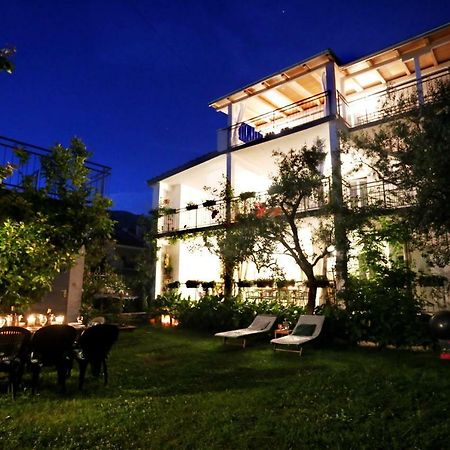Apartments Rose Kastela Exterior photo