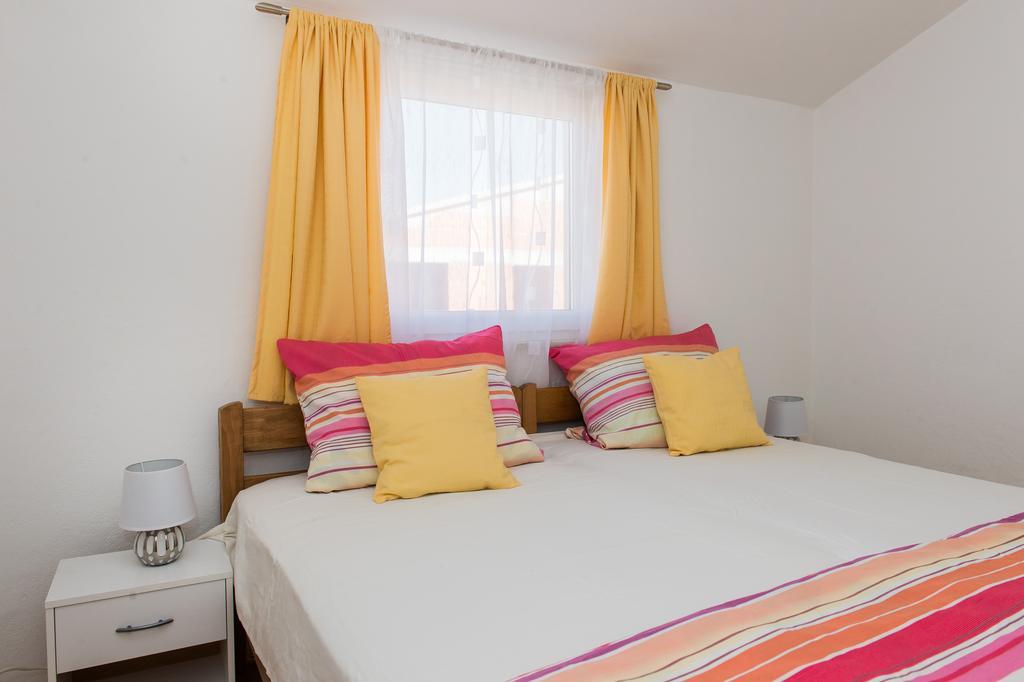 Apartments Rose Kastela Exterior photo