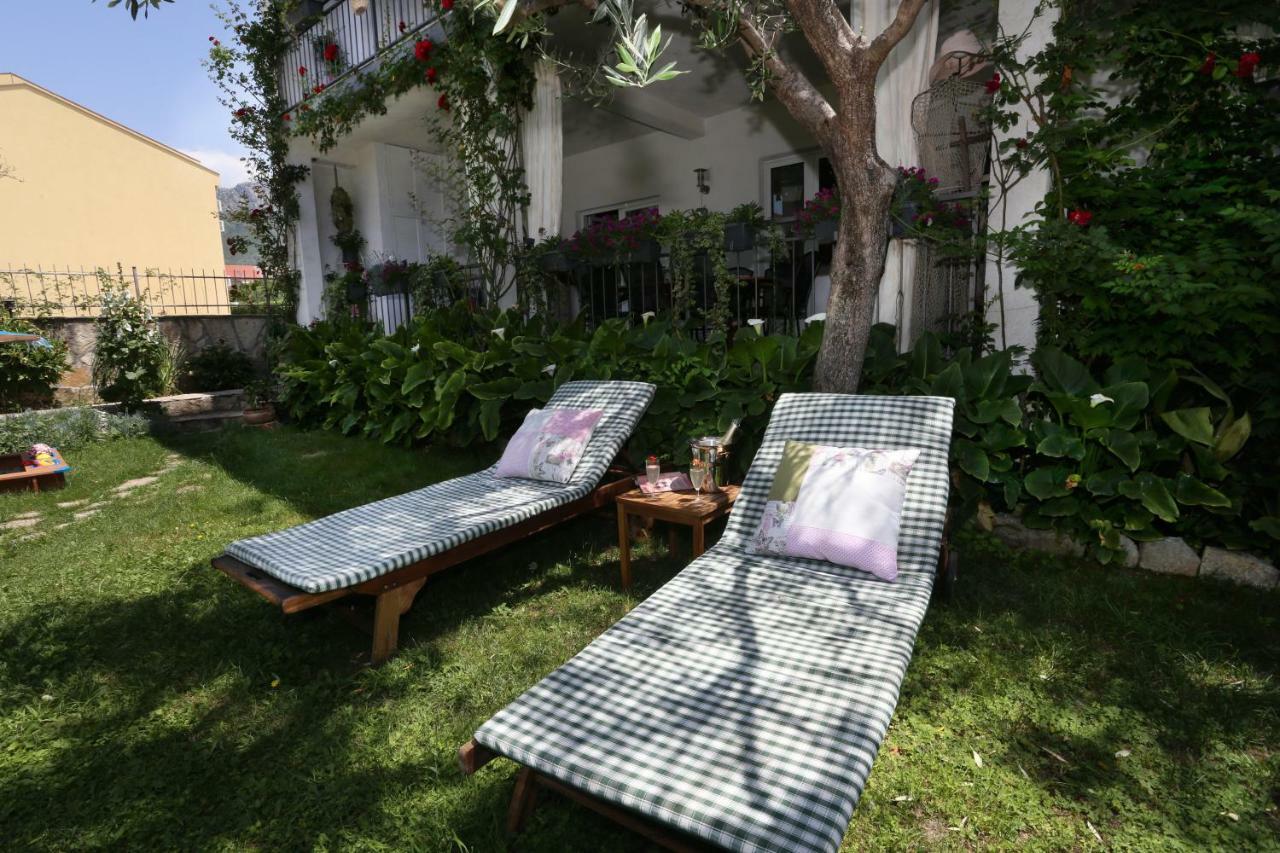 Apartments Rose Kastela Exterior photo