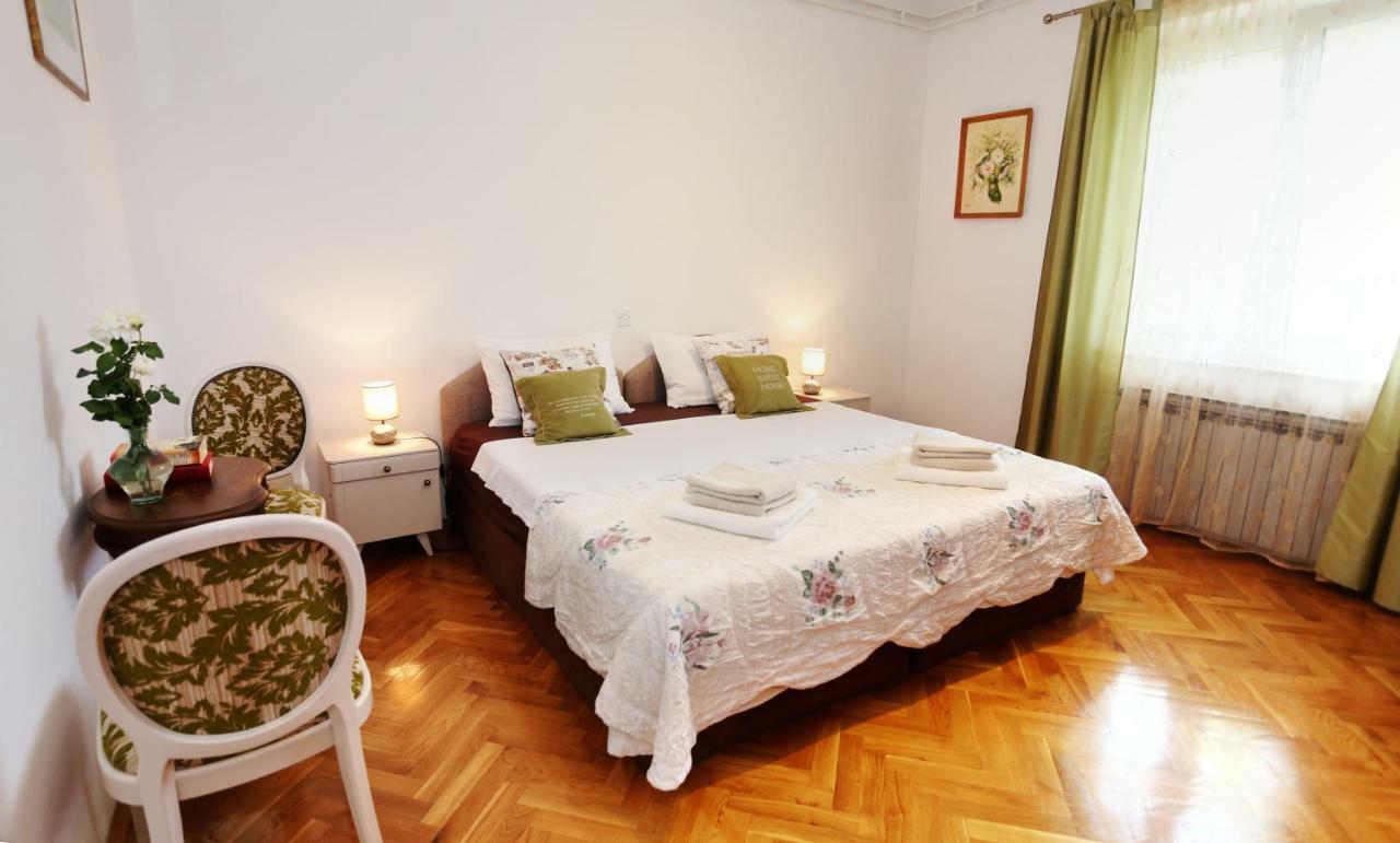 Apartments Rose Kastela Exterior photo